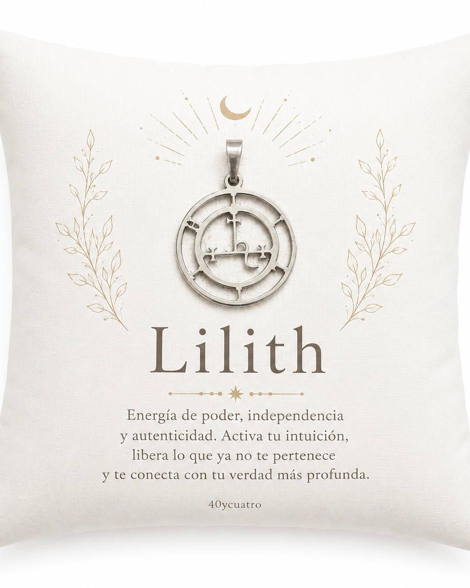 Colgante Diosa Lilith plata 925 fondo blanco, amuleto poder femenino artesanal