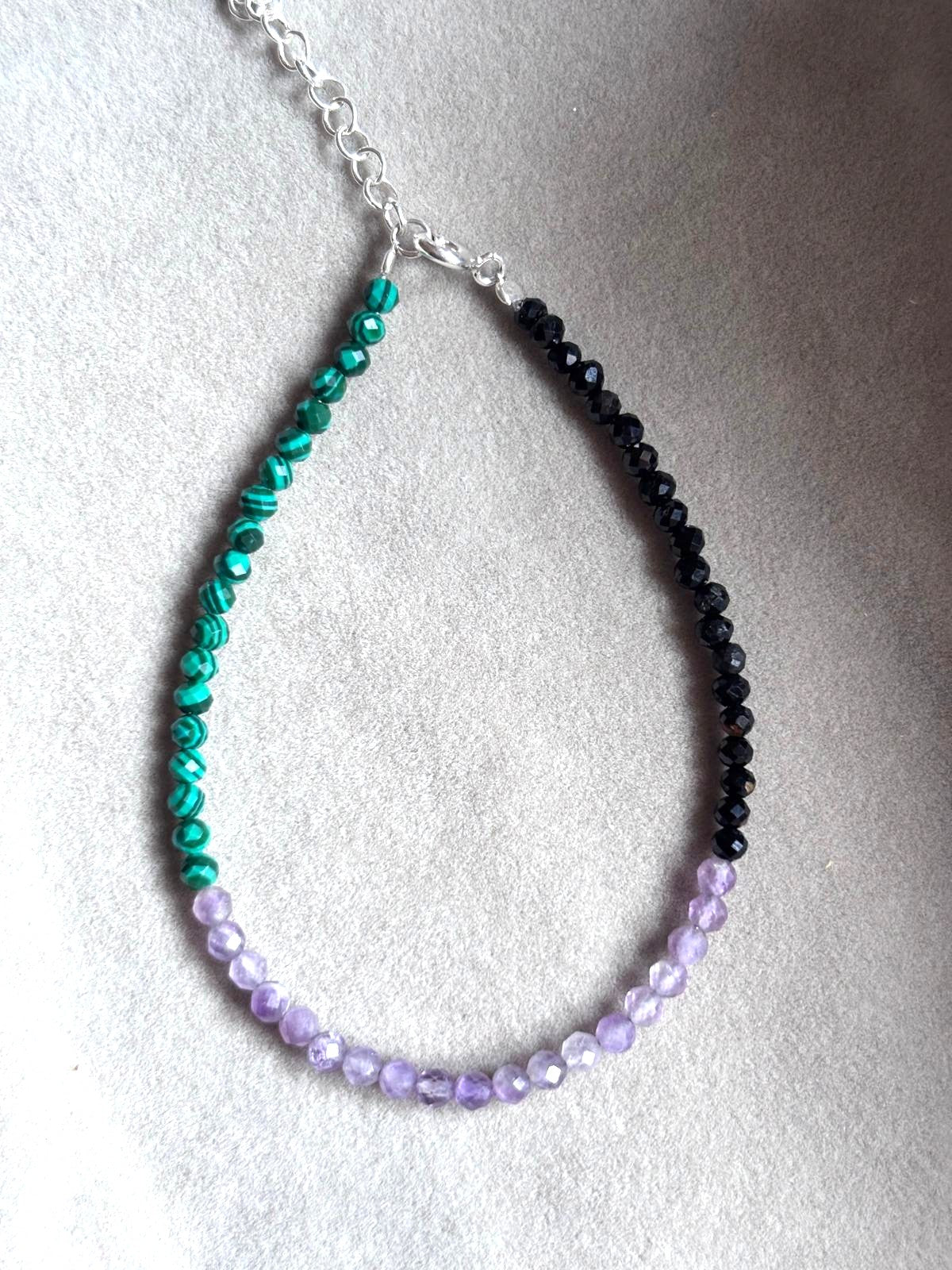 pulsera amatista, turmalina y malaquita facetada