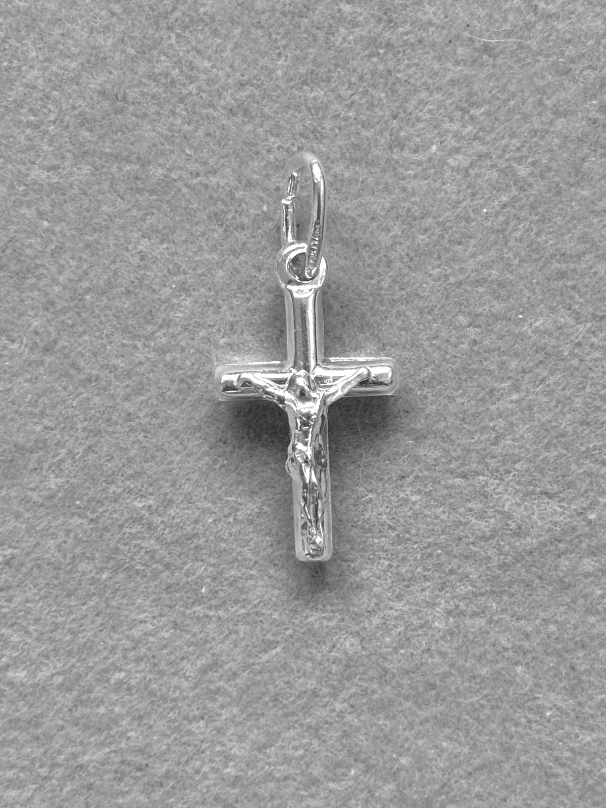 Colgante crucifijo de Cristo en plata de ley 925
