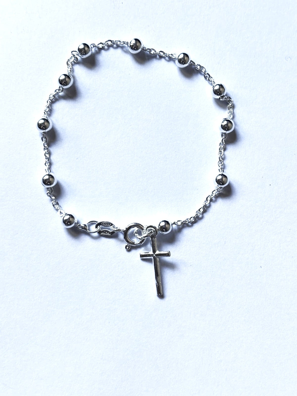 pulsera bolitas y cruz