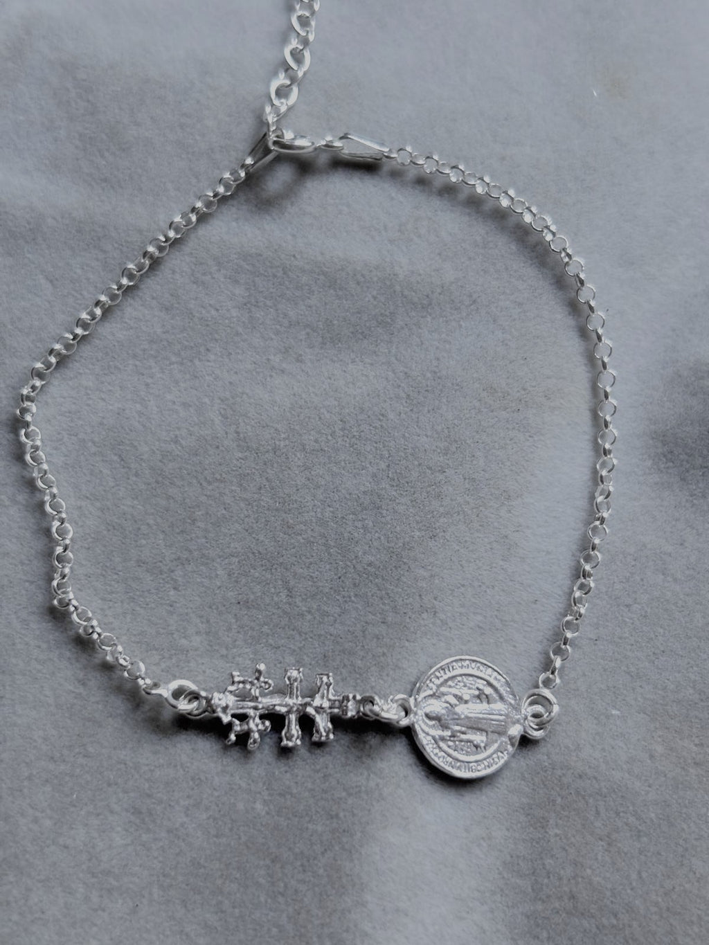 pulsera cruz de Caravaca y San Benito