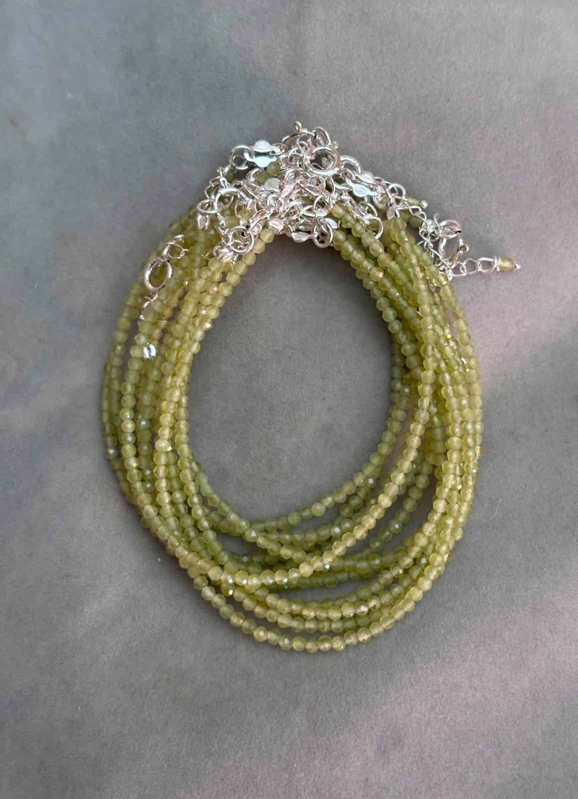 pulsera facetada peridoto