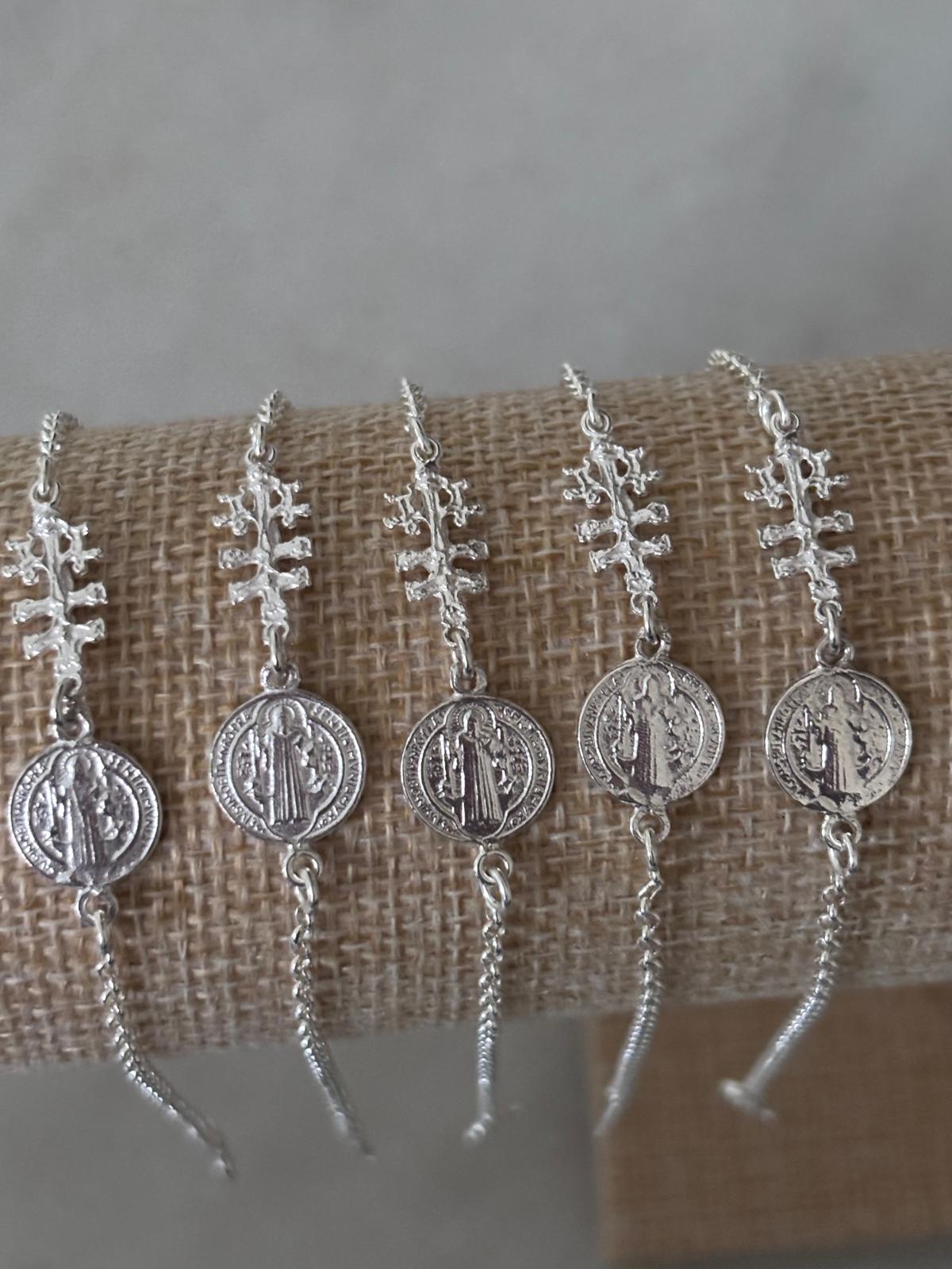 pulsera cruz de Caravaca y San Benito