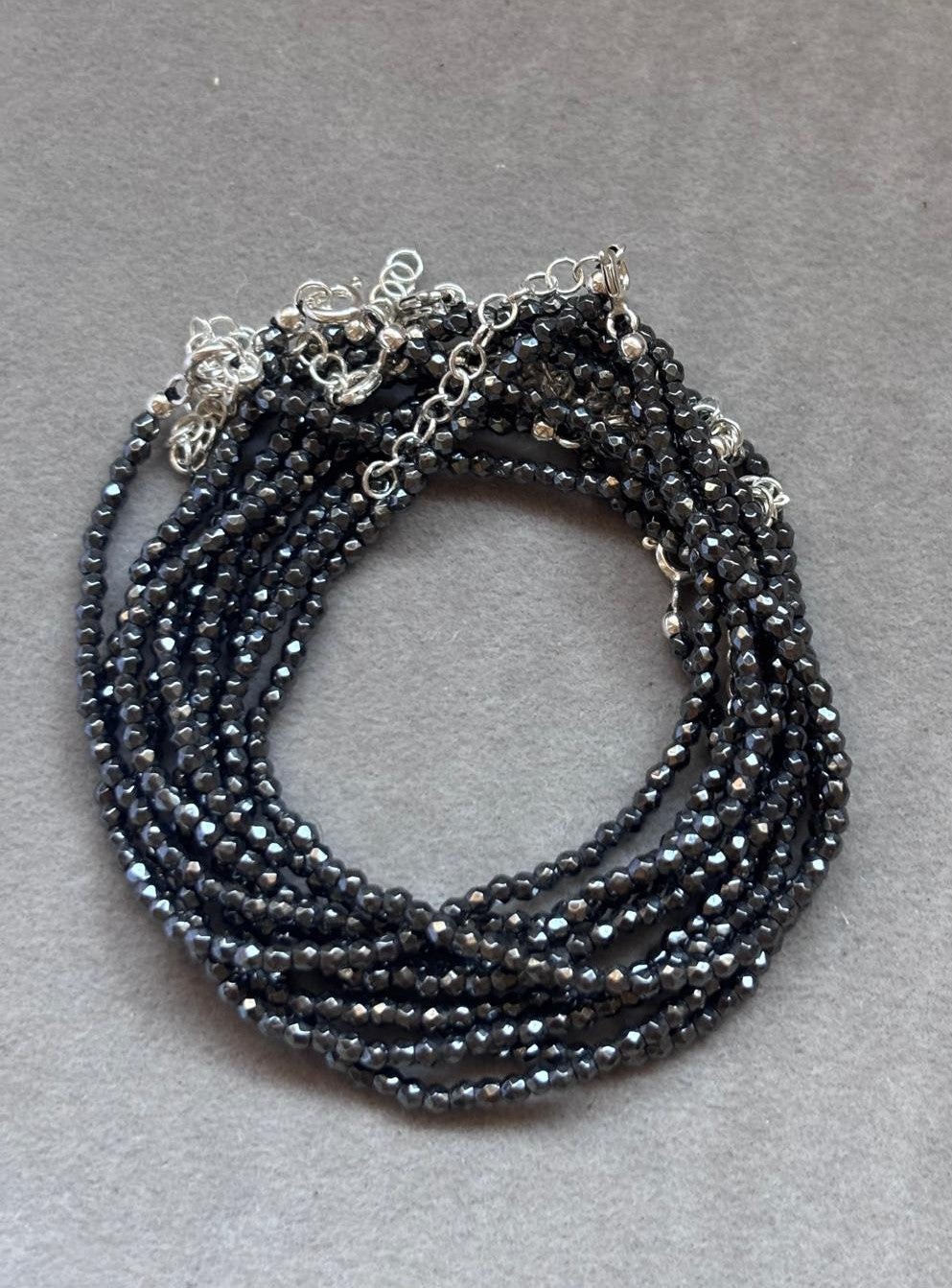 pulsera de Hematites facetada