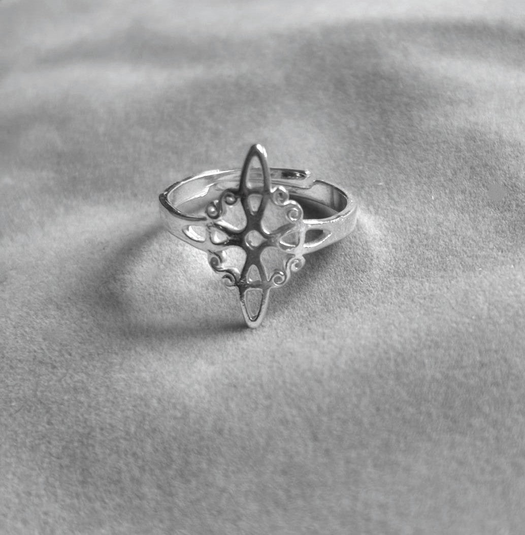Anillo ajustable nudo de bruja plata 925