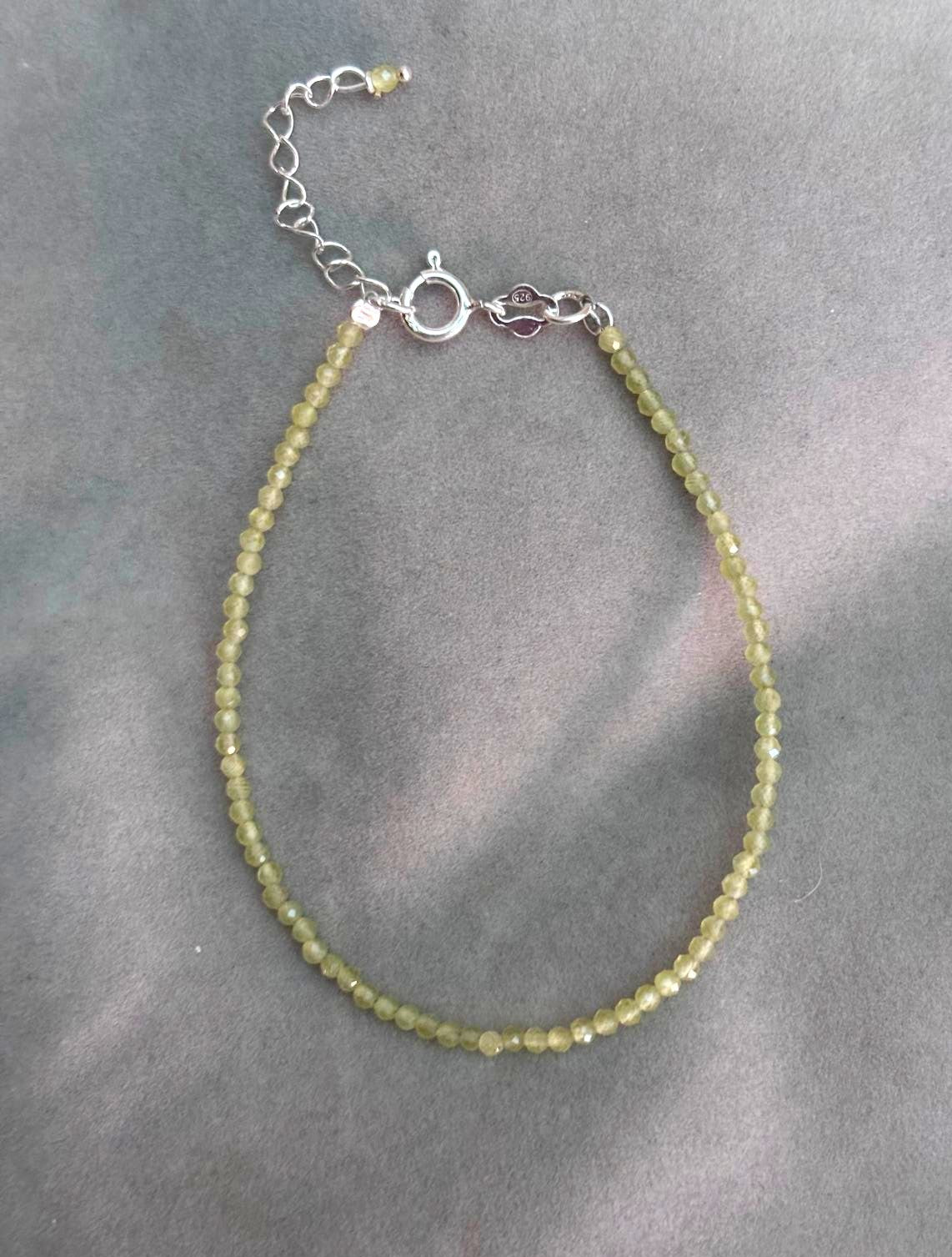 pulsera facetada peridoto