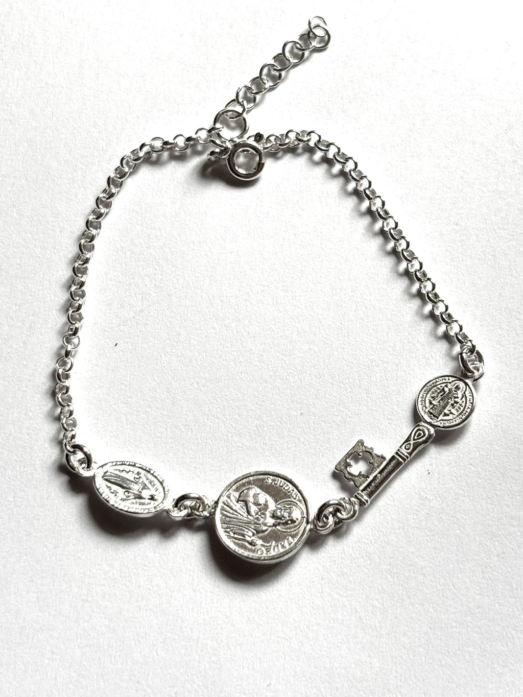 pulsera triple protección llave San Benito, San judas Tadeo y virgen milagrosa