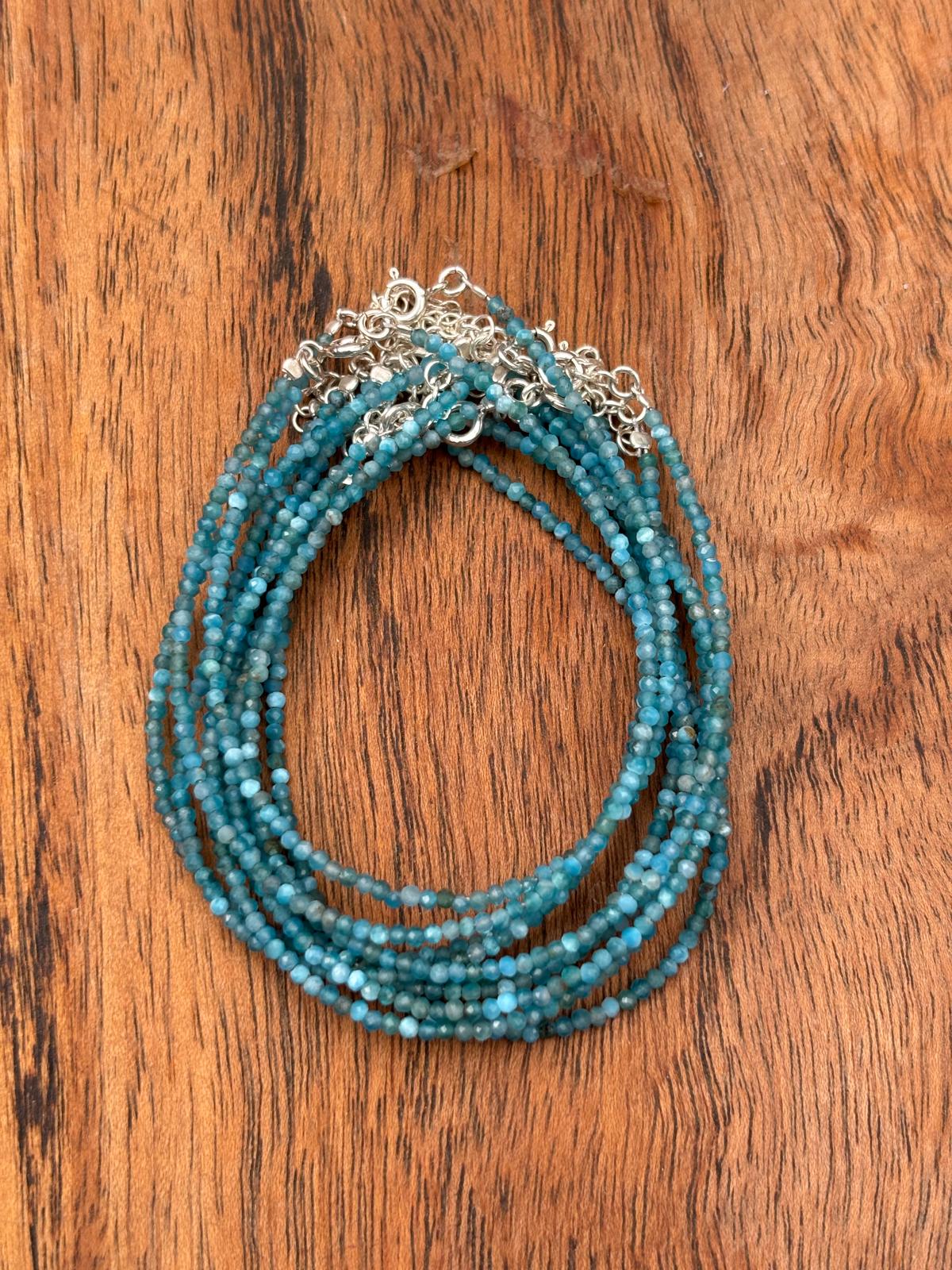 pulsera facetada de cianita