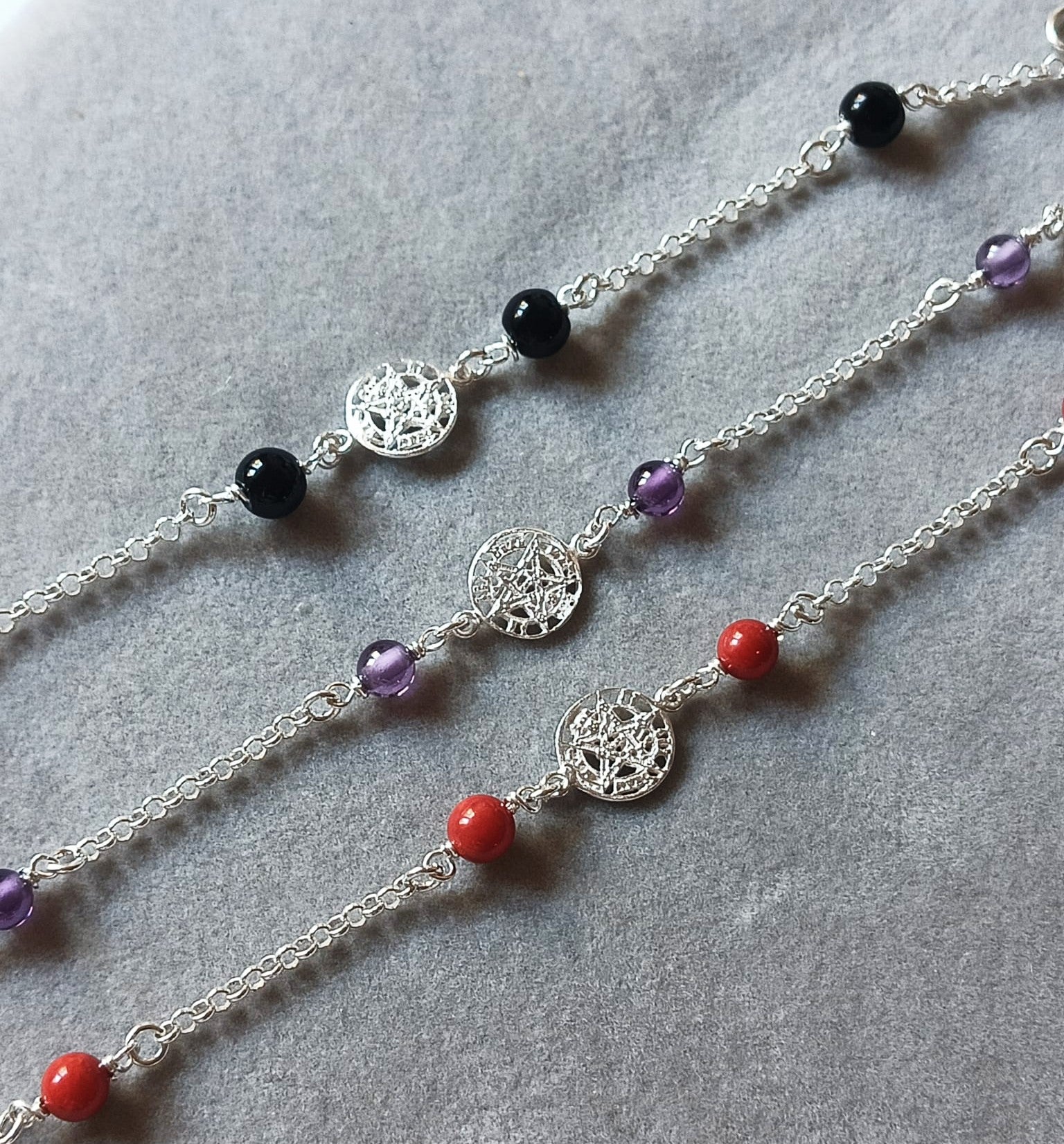 Pulsera tetragrámaton con piedras