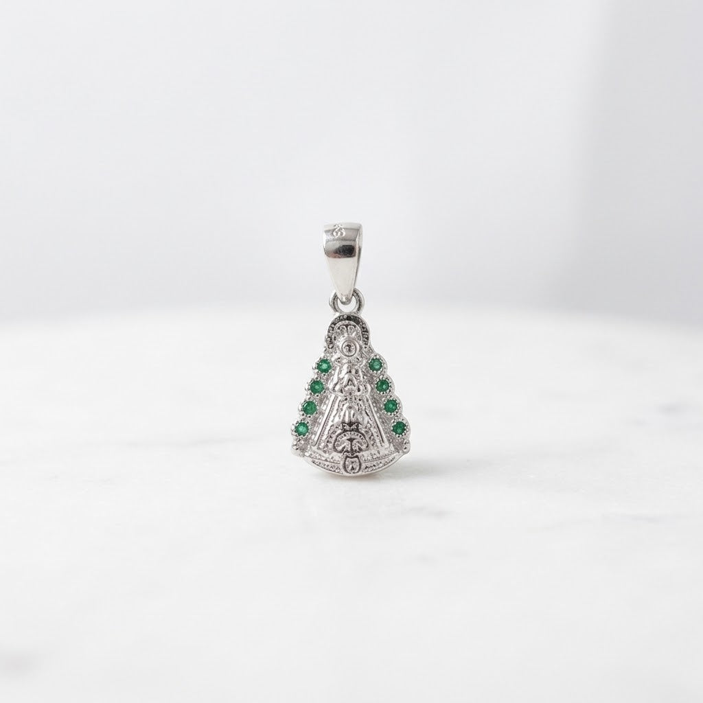 Colgante Virgen del Rocío en plata de ley con circonitas · Fe y devoción