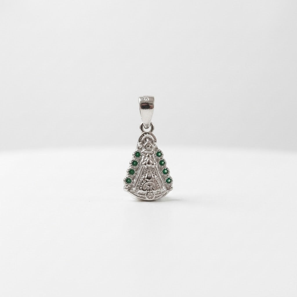 Colgante Virgen del Rocío en plata de ley con circonitas · Fe y devoción