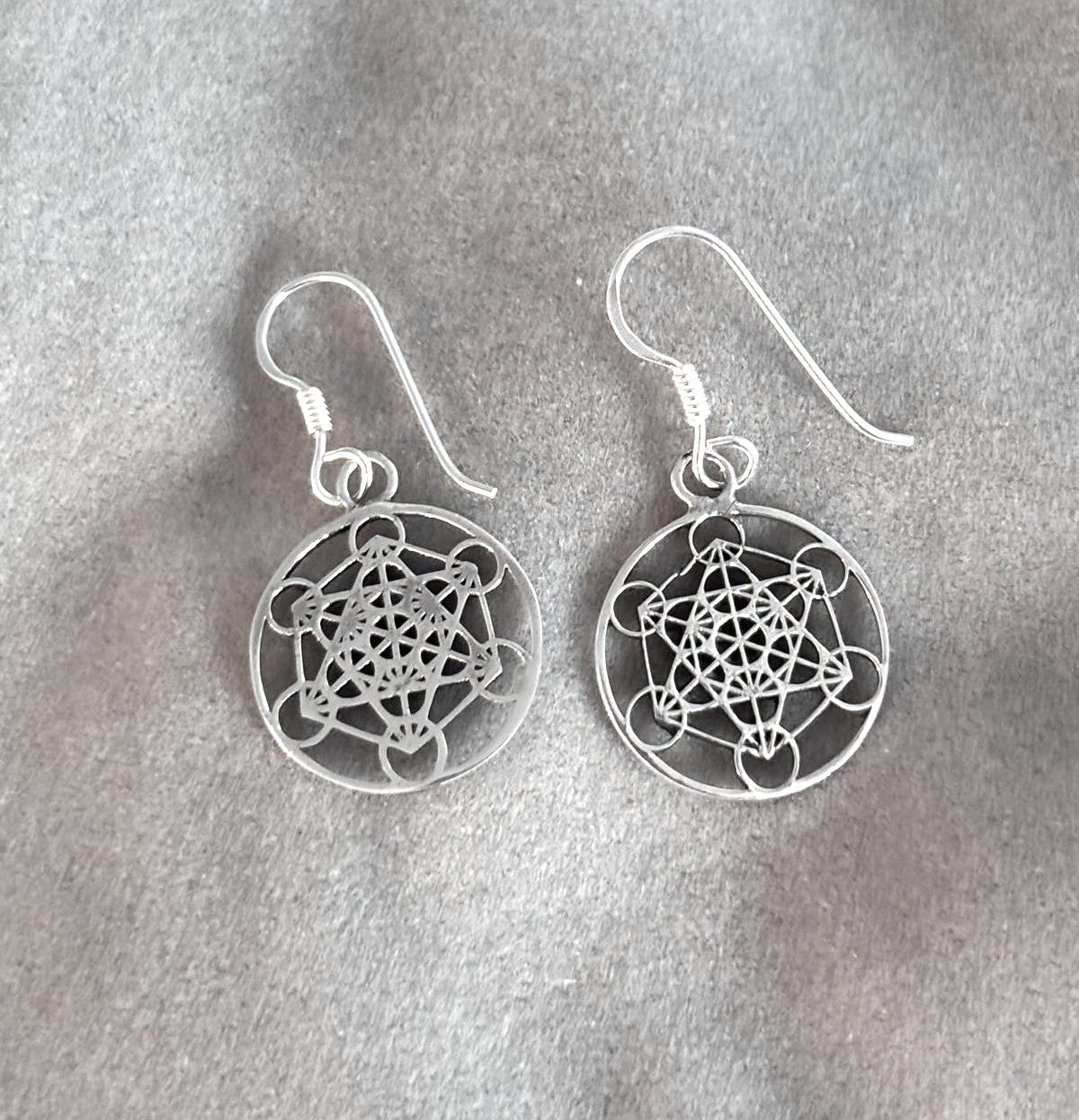 Pendientes tetragrámaton