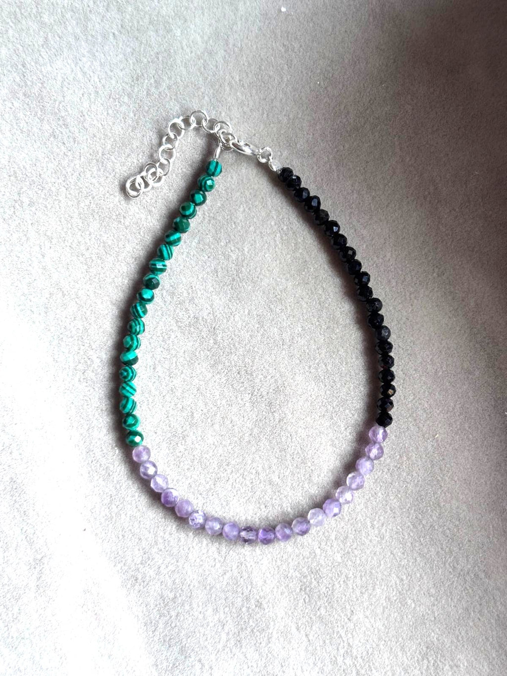 pulsera amatista, turmalina y malaquita facetada
